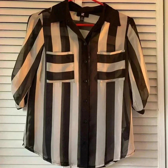 Black and white striped top - Picture 2 of 4